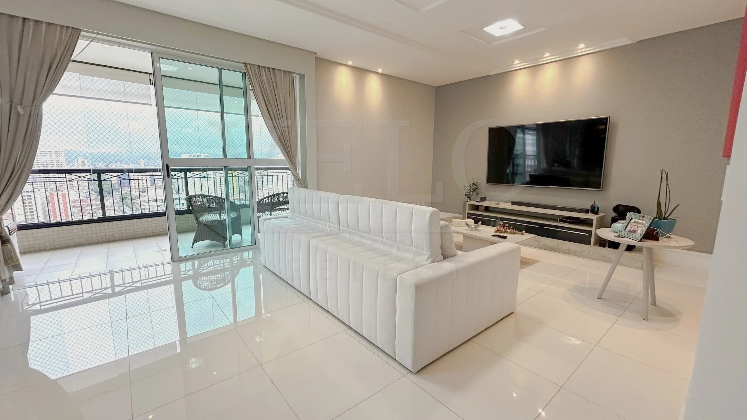 Apartamento de 204 m² com 3 suítes na Vila Rica - Foto 1